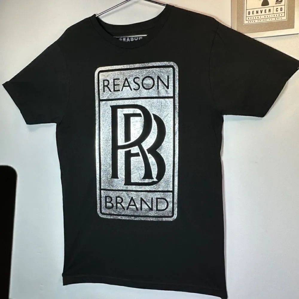 REASON BRAND®  |  BLACK/SILVER T-SHIRT  |  STREETWEAR  |  Mens-M